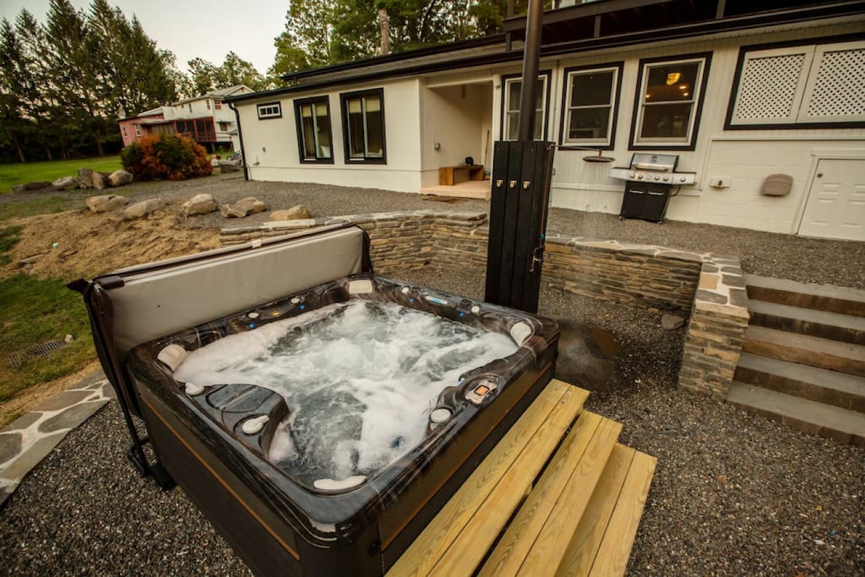 6 person hot tub and outdoor shower
